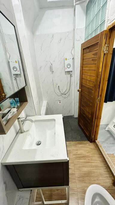 Megun 10 Duplex Apartment Bangkok Exterior photo
